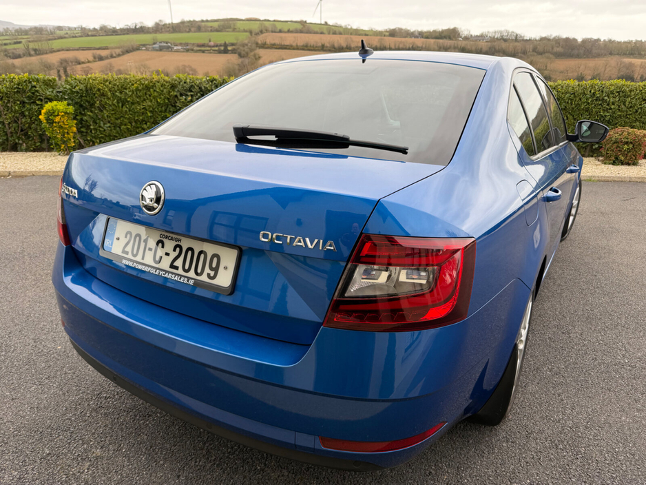 2020 Skoda Octavia - image 3