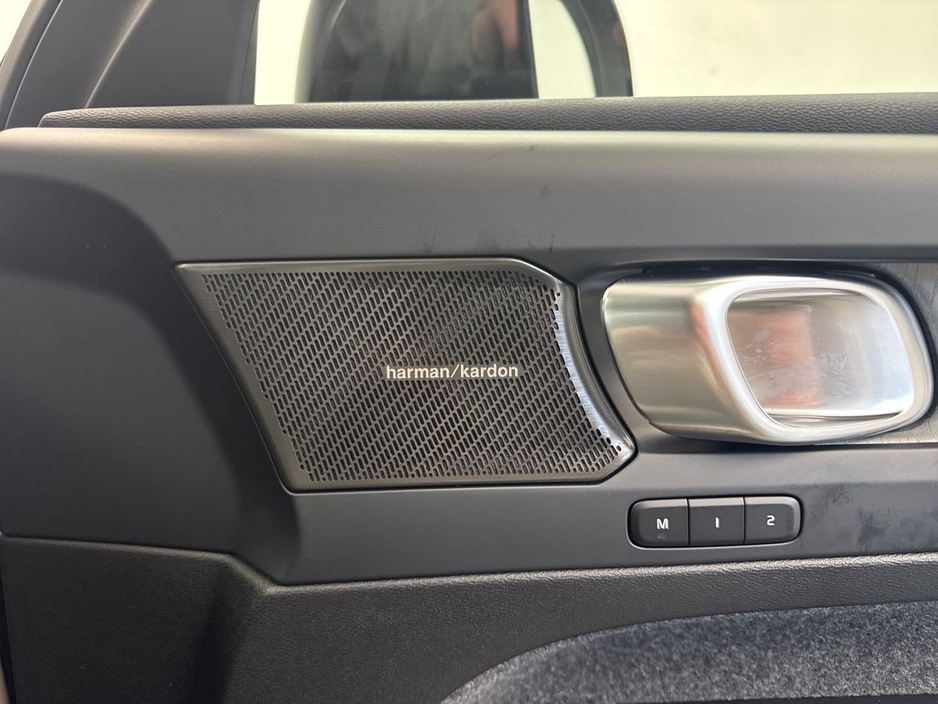 2026 Volvo EX40 - image 22