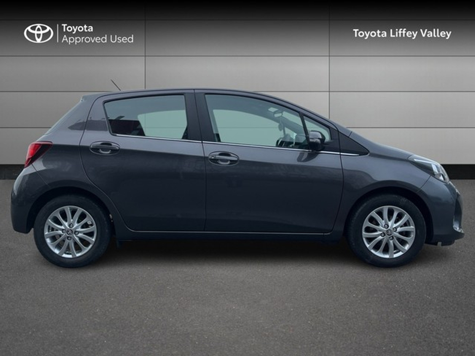 2015 Toyota Yaris - image 3