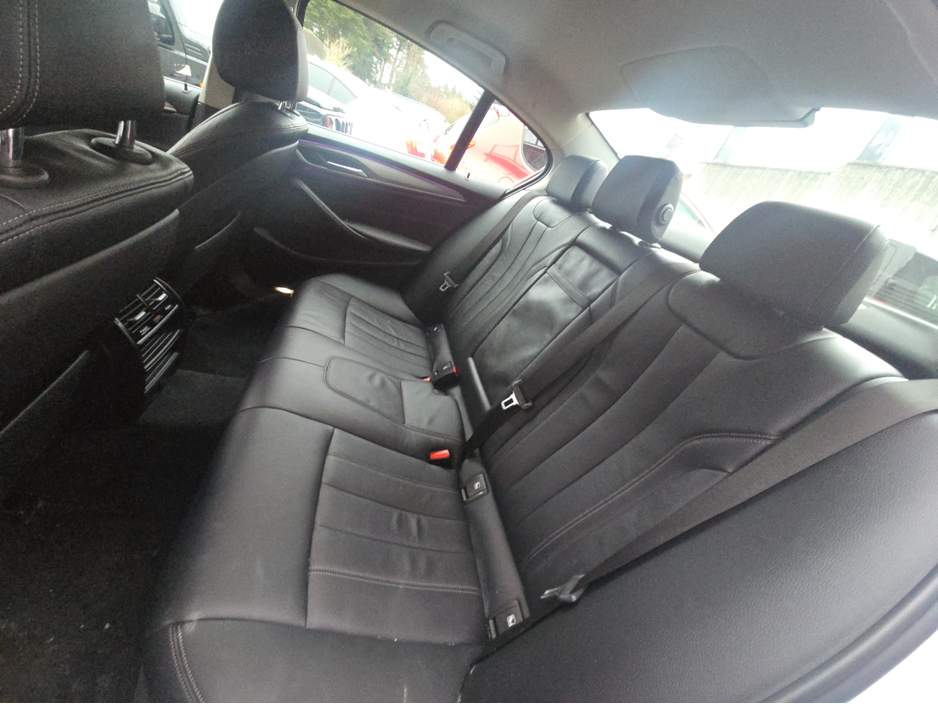 2019 BMW 5 Series - image 4