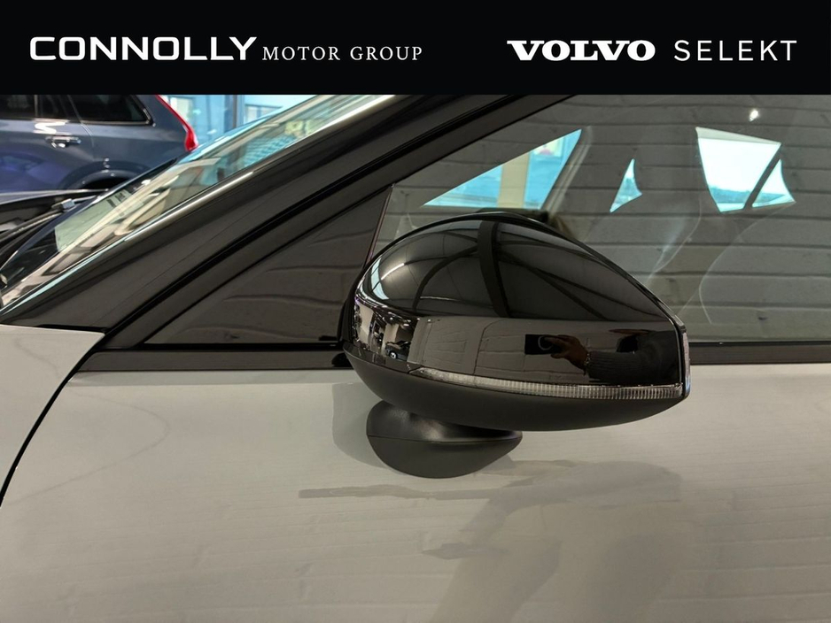 2025 Volvo EX30 - image 11