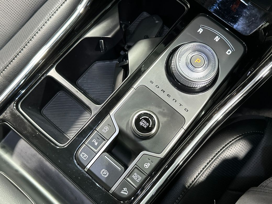 2025 Kia Sorento - image 23