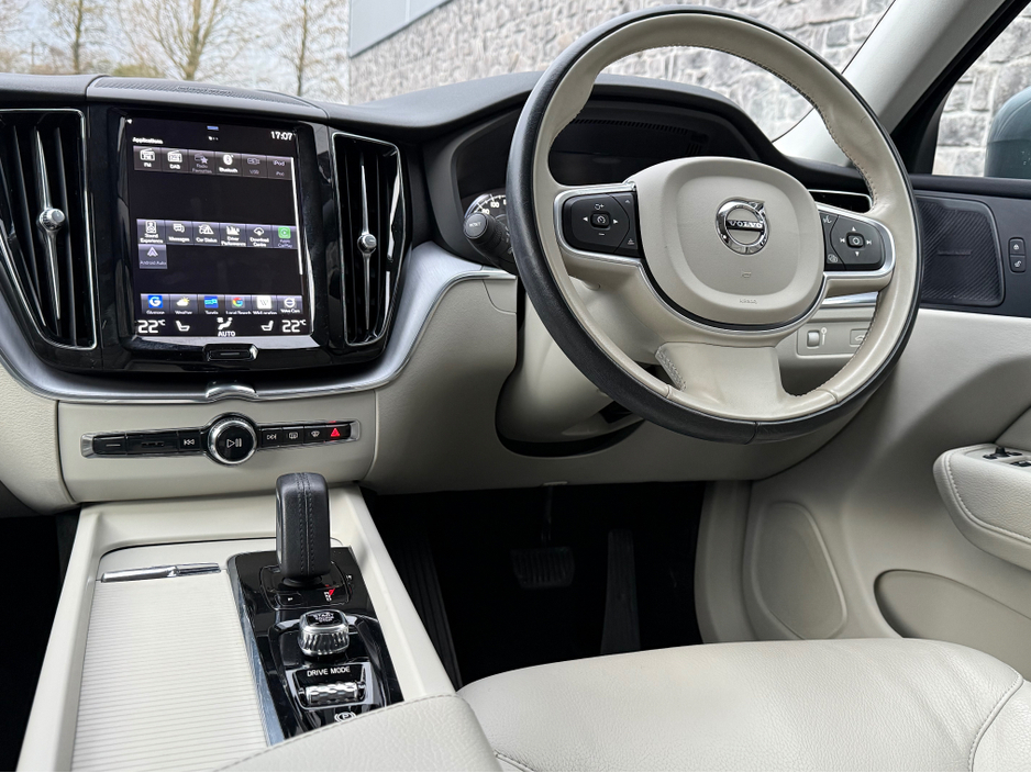 2021 Volvo XC60 2.0D MOMENTUM 5DR AUTO €38,950