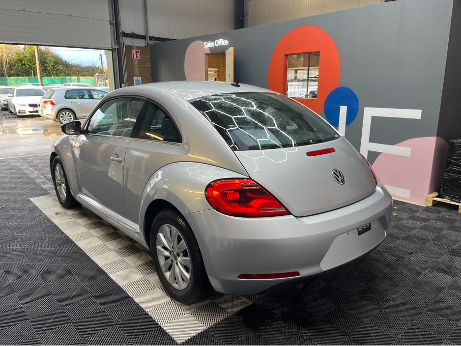 2013 Volkswagen Beetle - image 4