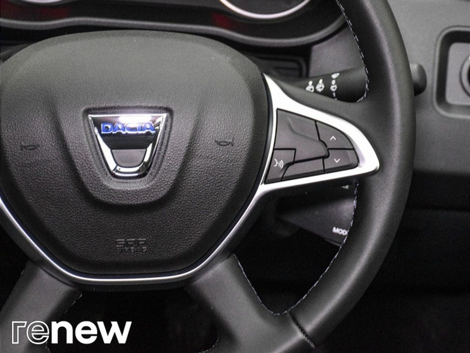 2022 Dacia Duster - image 22