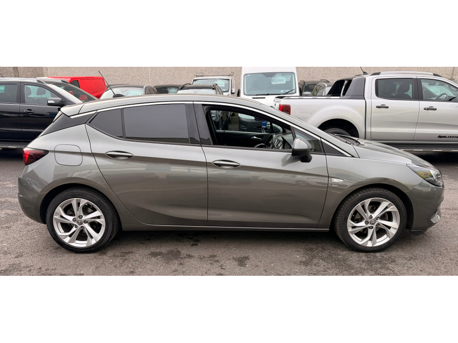 2020 Opel Astra - image 3