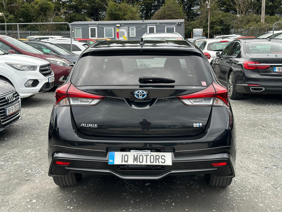 2017 Toyota Auris - image 5