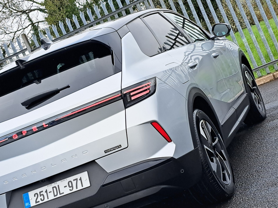 2025 Opel Grandland - image 11