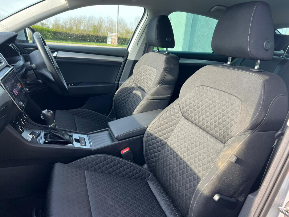 2024 Skoda Superb - image 9