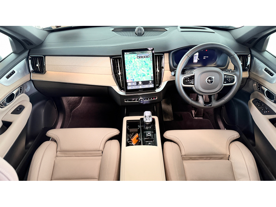 2025 Volvo XC90 - image 9