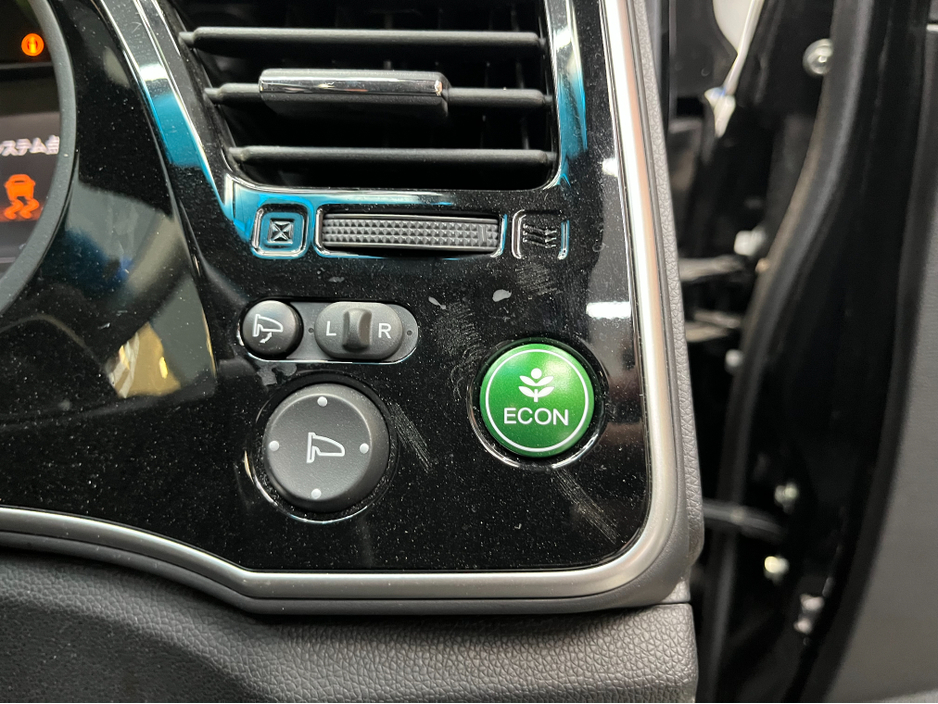 2019 Honda Grace - image 12