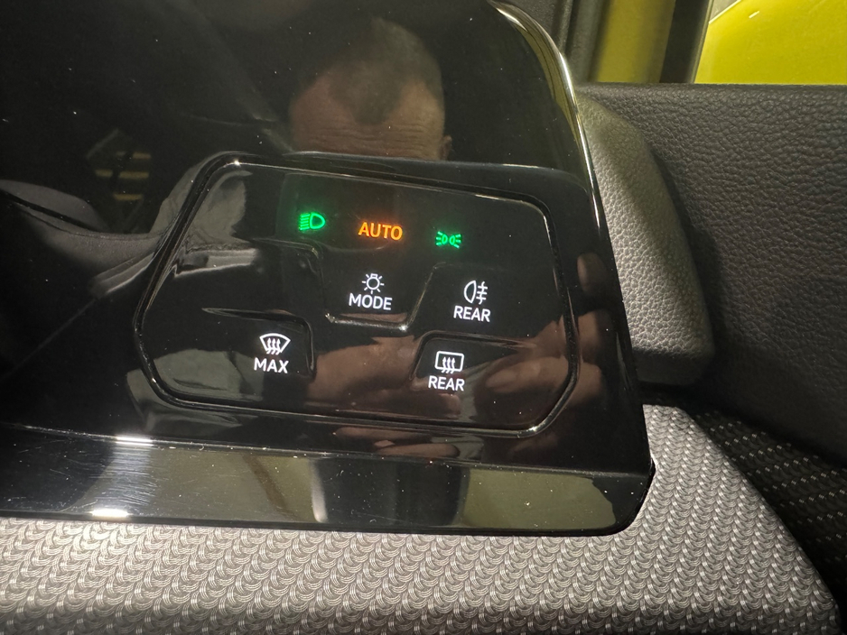 2024 Volkswagen Golf - image 28