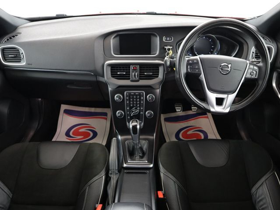 2016 Volvo V40 - image 12