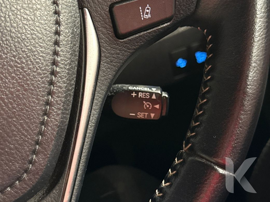 2016 Toyota Auris - image 18