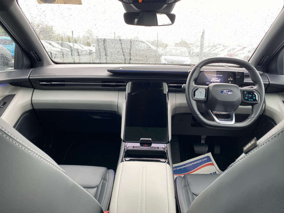 2025 Ford Explorer - image 8