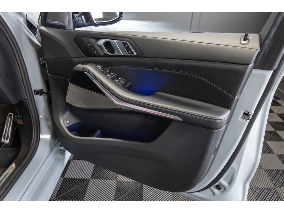 2025 BMW X5 xDrive50e M Sport €99,950