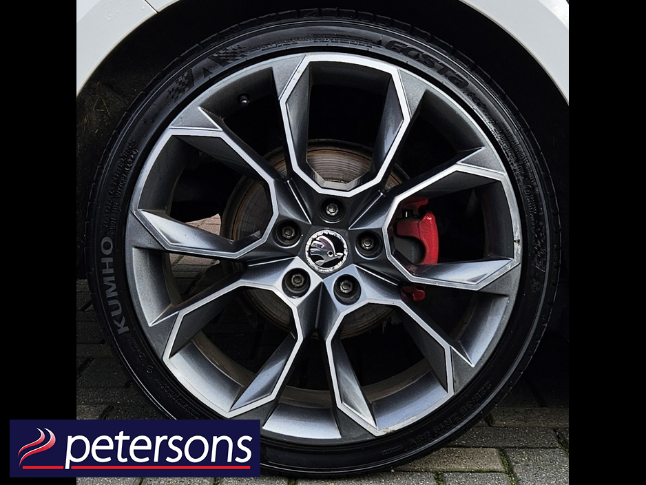 2016 Skoda Octavia - image 35