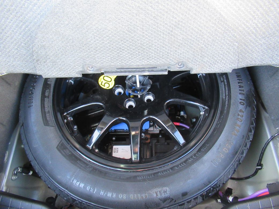 2022 Land Rover Range Rover Velar - image 17