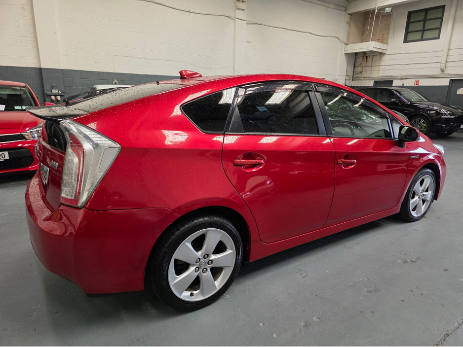 2013 Toyota Prius - image 6