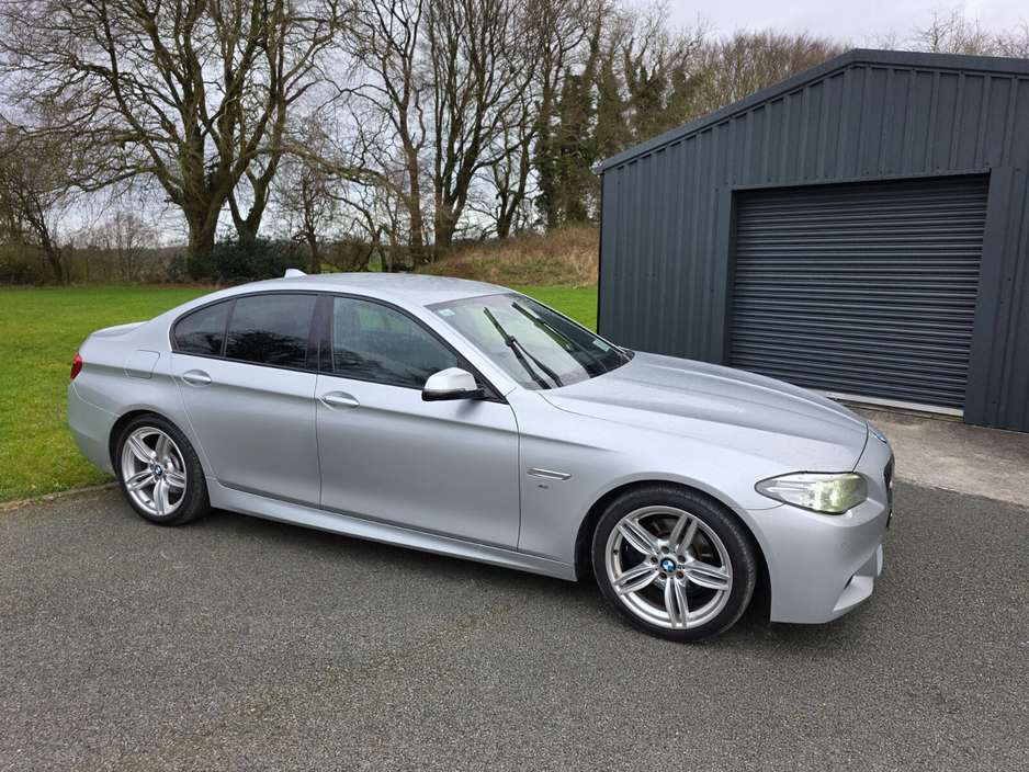 2017 BMW 5 Series - image 2