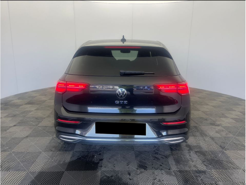 2022 Volkswagen Golf - image 7