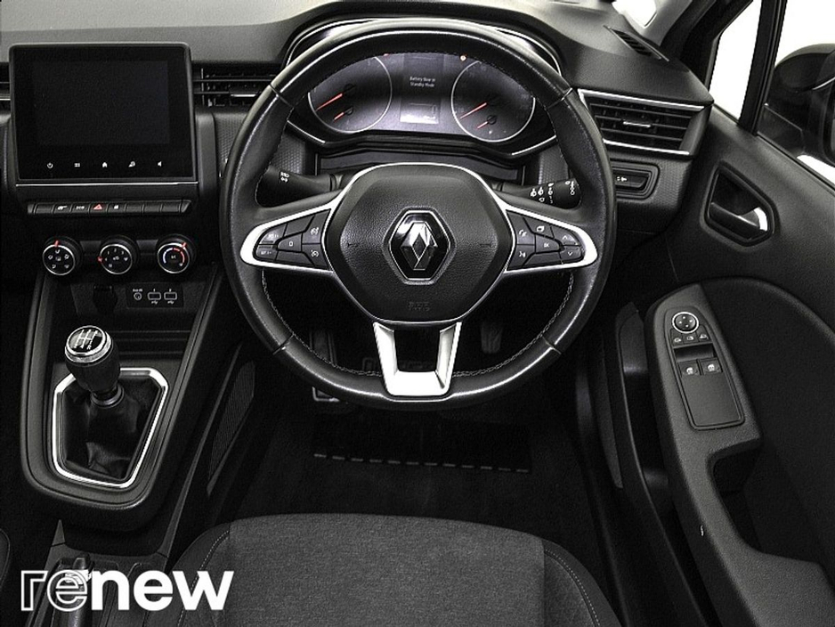 2022 Renault Clio - image 25