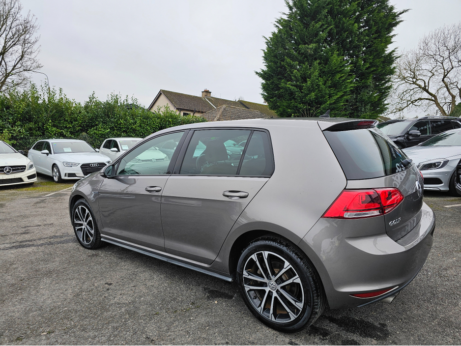 2014 Volkswagen Golf - image 12