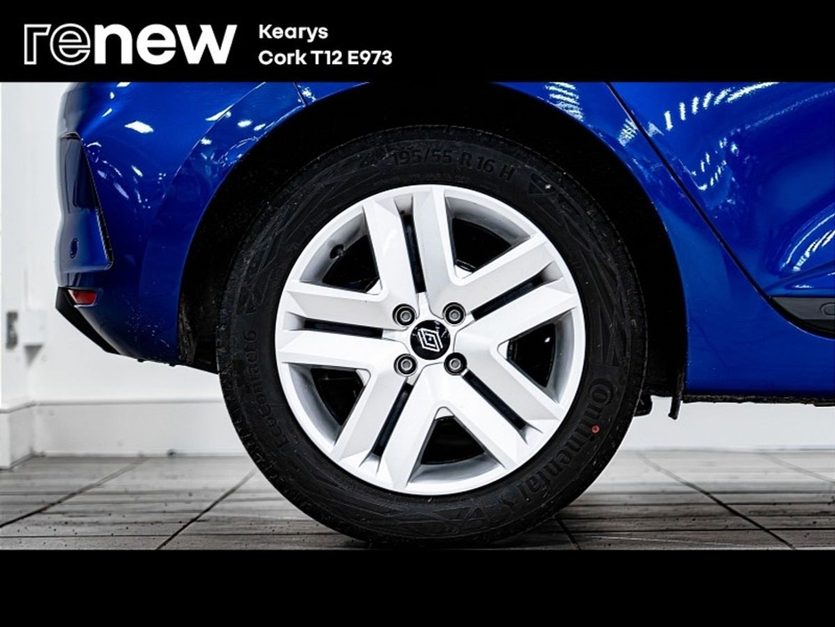 2025 Renault Clio - image 9