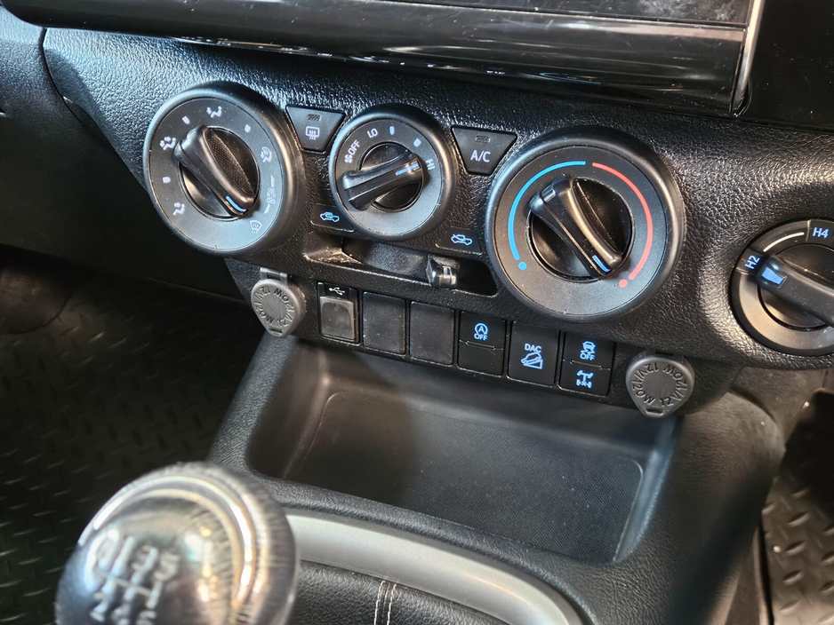 2024 Toyota Hilux - image 10
