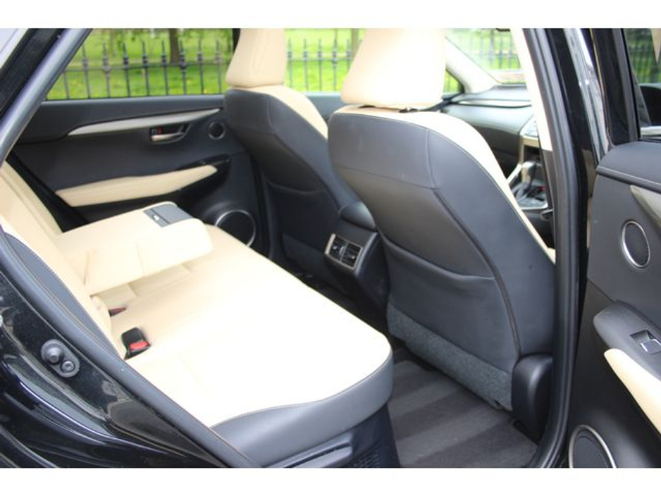 2019 Lexus NX 300 h - image 12