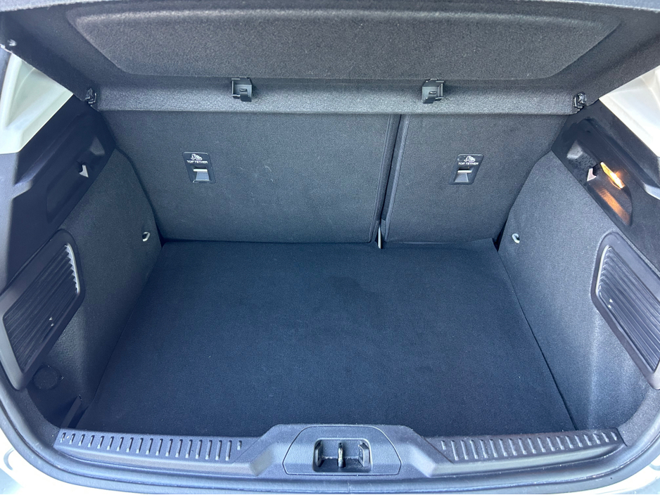 2021 Ford Focus - image 2