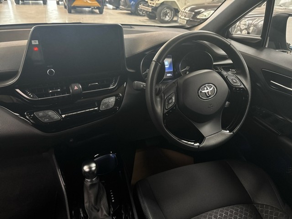 2023 Toyota C-HR - image 8