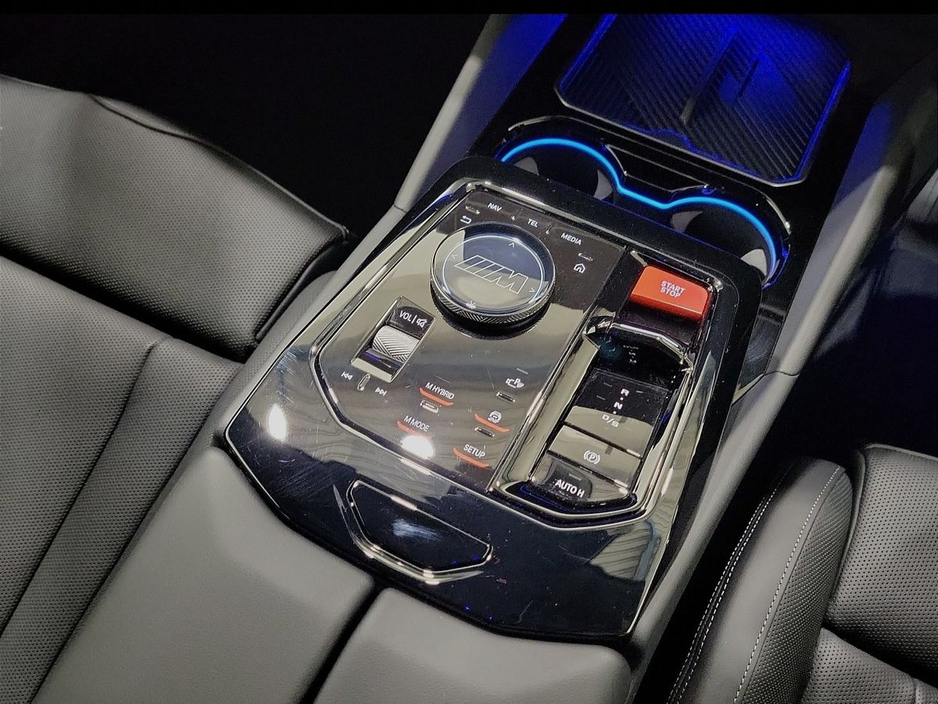 2025 BMW M5 M5 Phev Auto Entry 4.4 727 xDrive 22.1 kWh PHEV 197BHP /145 kw Step-tronic Auto Start/Stop