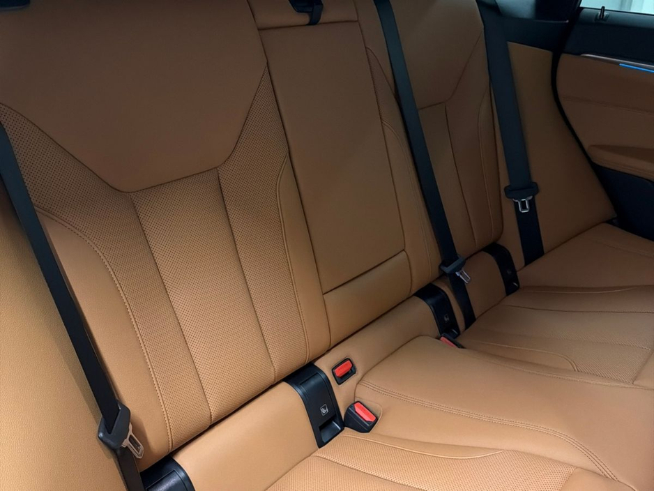 2026 BMW i4 - image 11