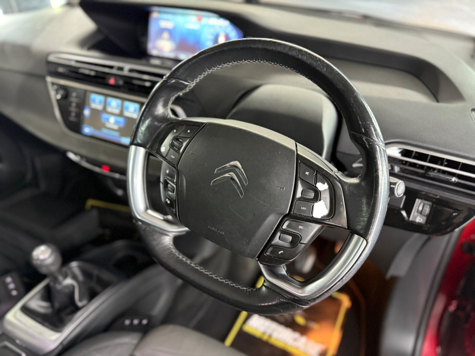 2015 Citroen C4 e-HDi 115 Airdream 6-spd man EXCLUSIVE €6,950