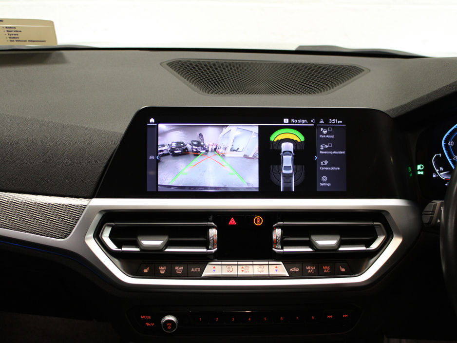 2022 BMW 3 Series - image 20