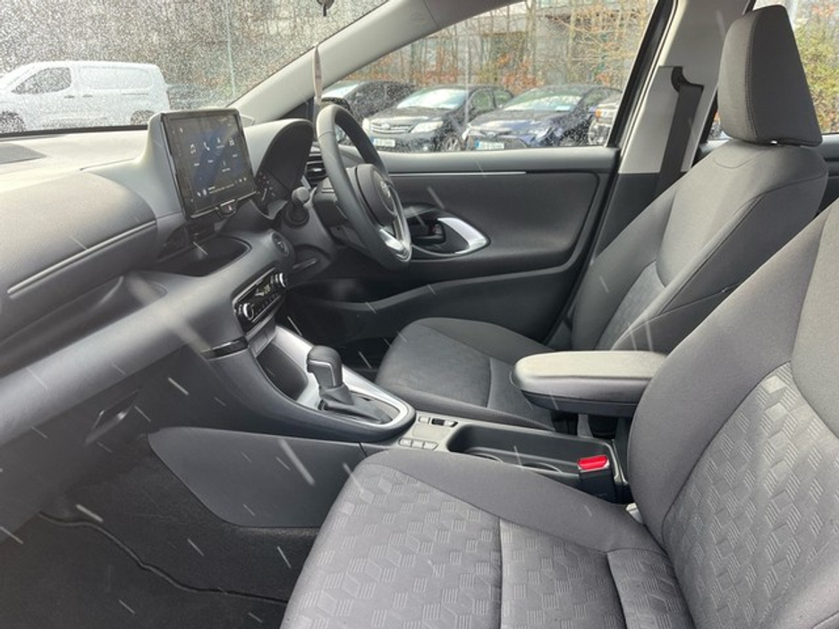 2024 Toyota Yaris YARIS HYBRID 1.5 LUNA €25,950