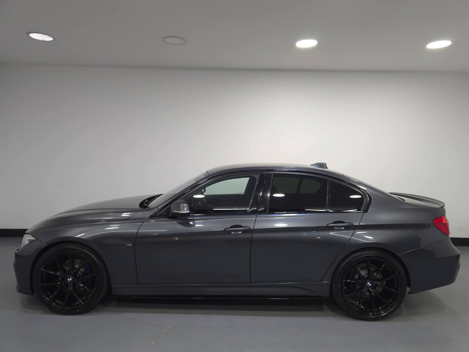 2017 BMW 3 Series - image 10