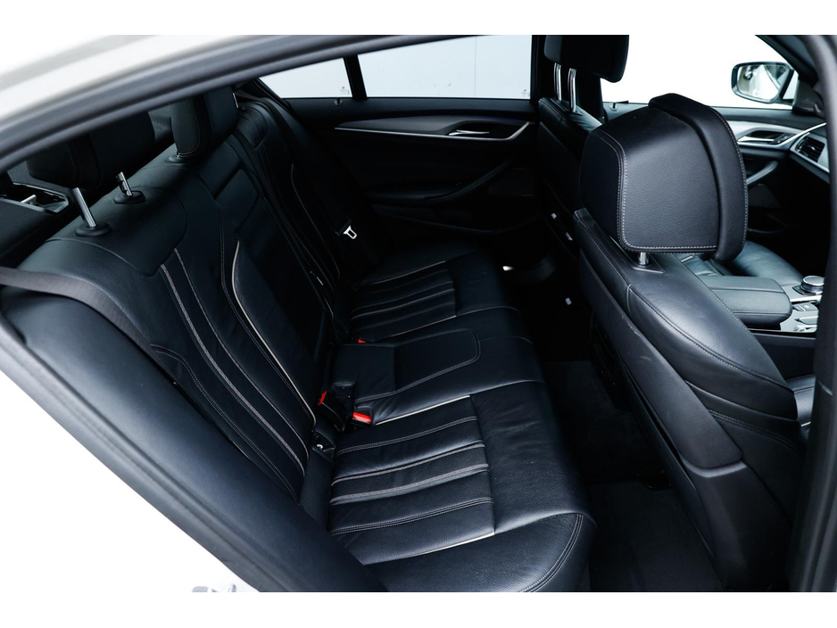 2017 BMW 5 Series - image 14