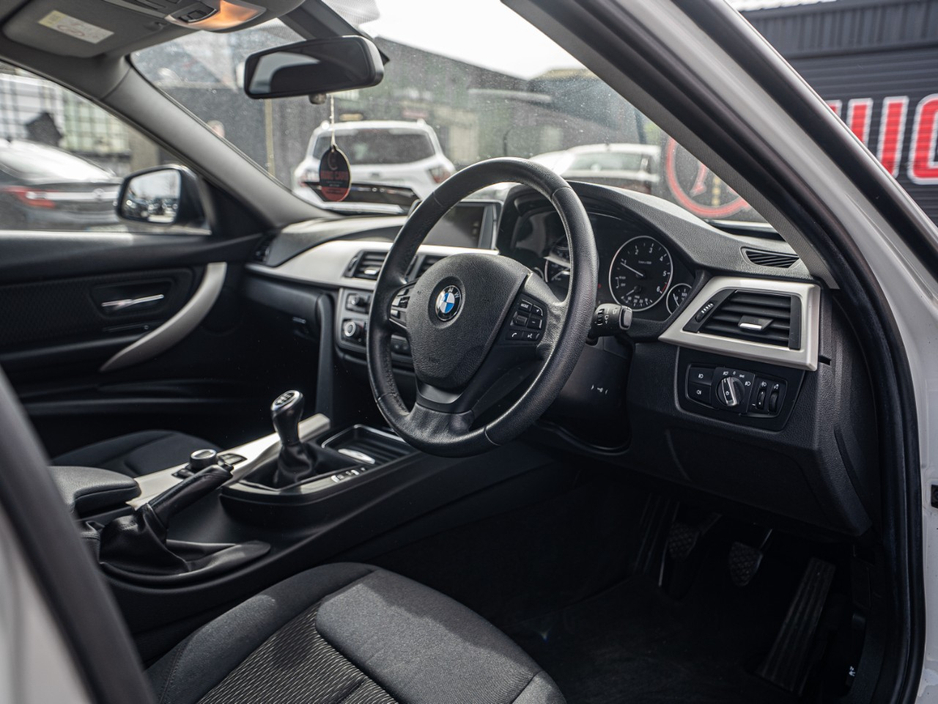 2014 BMW 3 Series - image 8