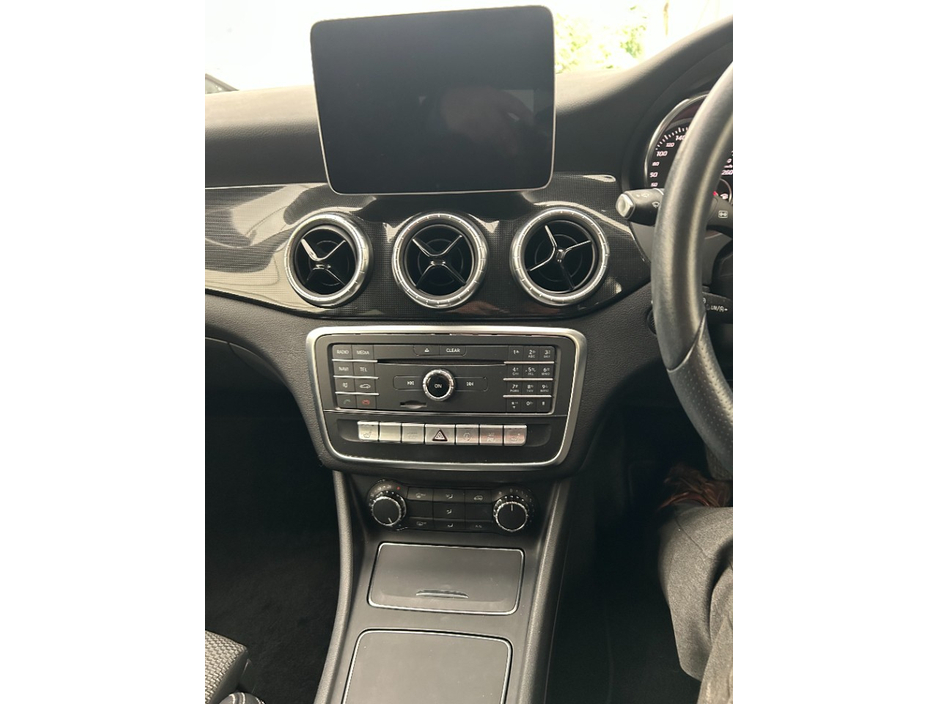 2018 Mercedes-Benz 180 - image 16