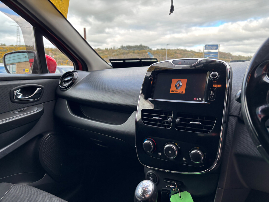 2014 Renault Clio - image 6