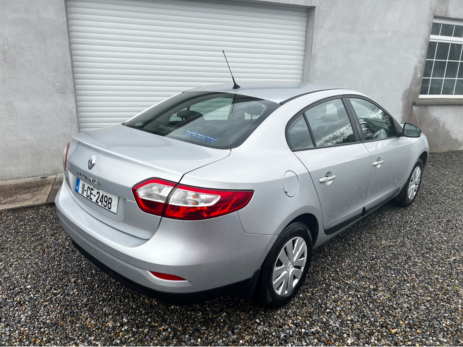2011 Renault Fluence - image 2