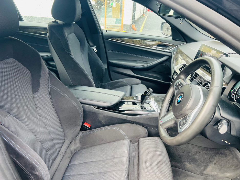 2019 BMW 5 Series ALLOYS // REVERSE CAM // PARKING SENSORS €31,950
