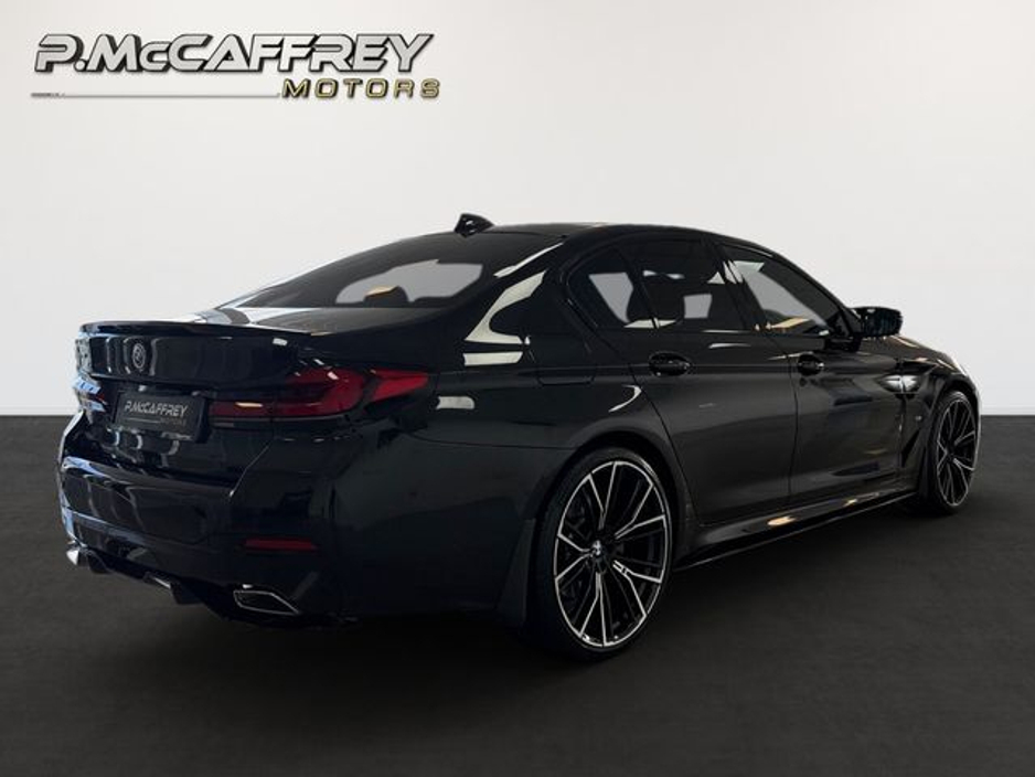 2022 BMW 5 Series - image 5