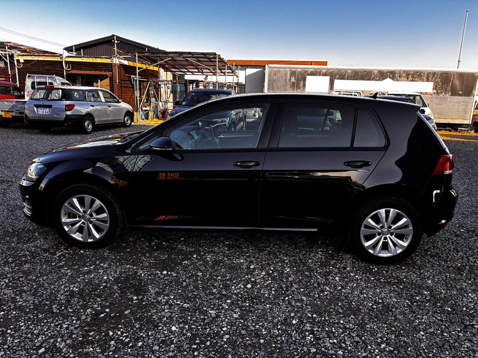 2016 Volkswagen Golf - image 4