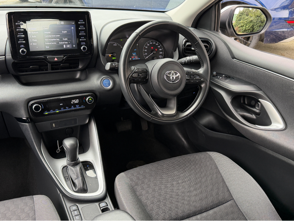 2023 Toyota Yaris - image 25