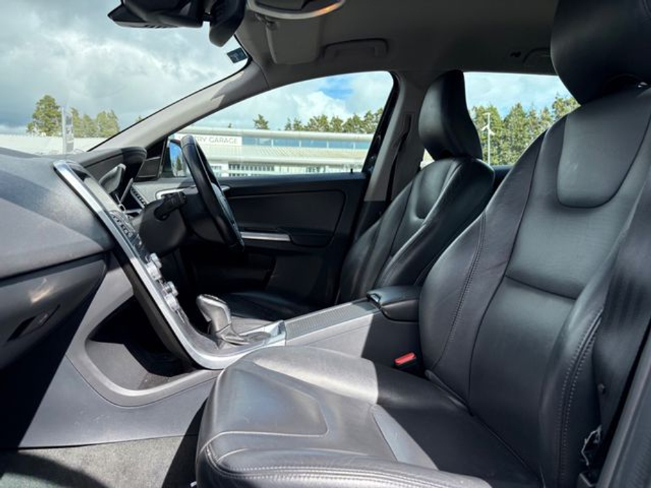 2016 Volvo XC60 - image 22