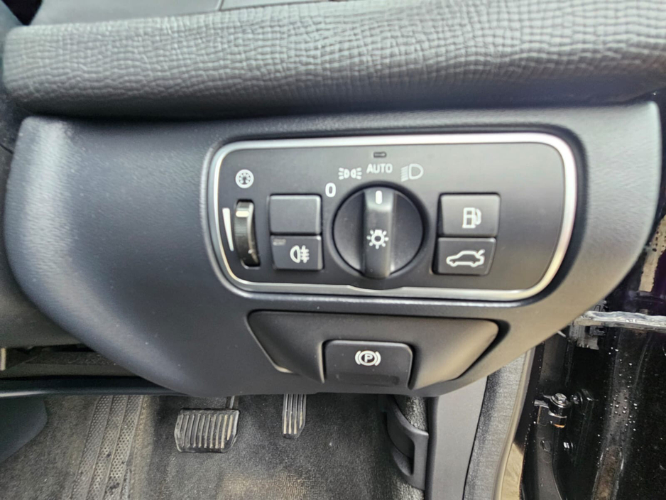 2016 Volvo XC60 - image 24