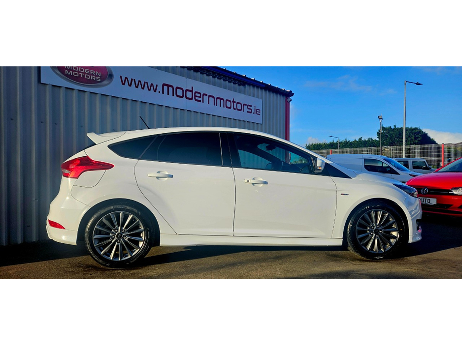 2018 Ford Focus - image 5